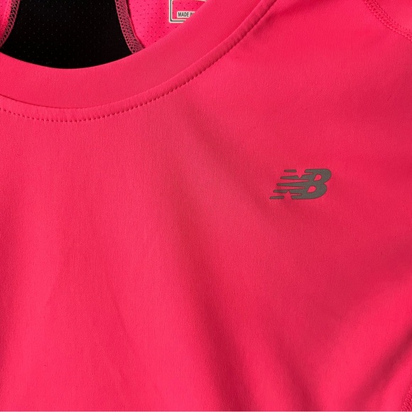 NEW BALANCE women’s short sleeve performance top – size Medium. - Picture 2 of 9